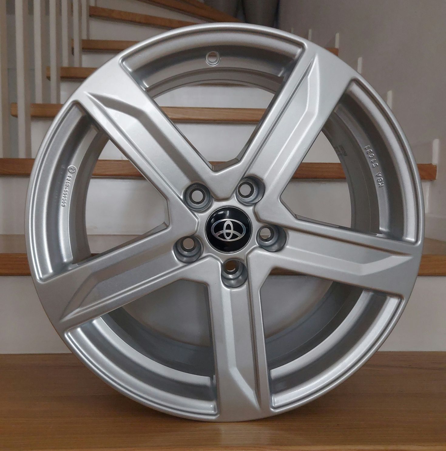 NOWE Alufelgi 18 cali 5x114.3 Toyota Corolla Camry Rav4 Lexus Rx Hs Nx