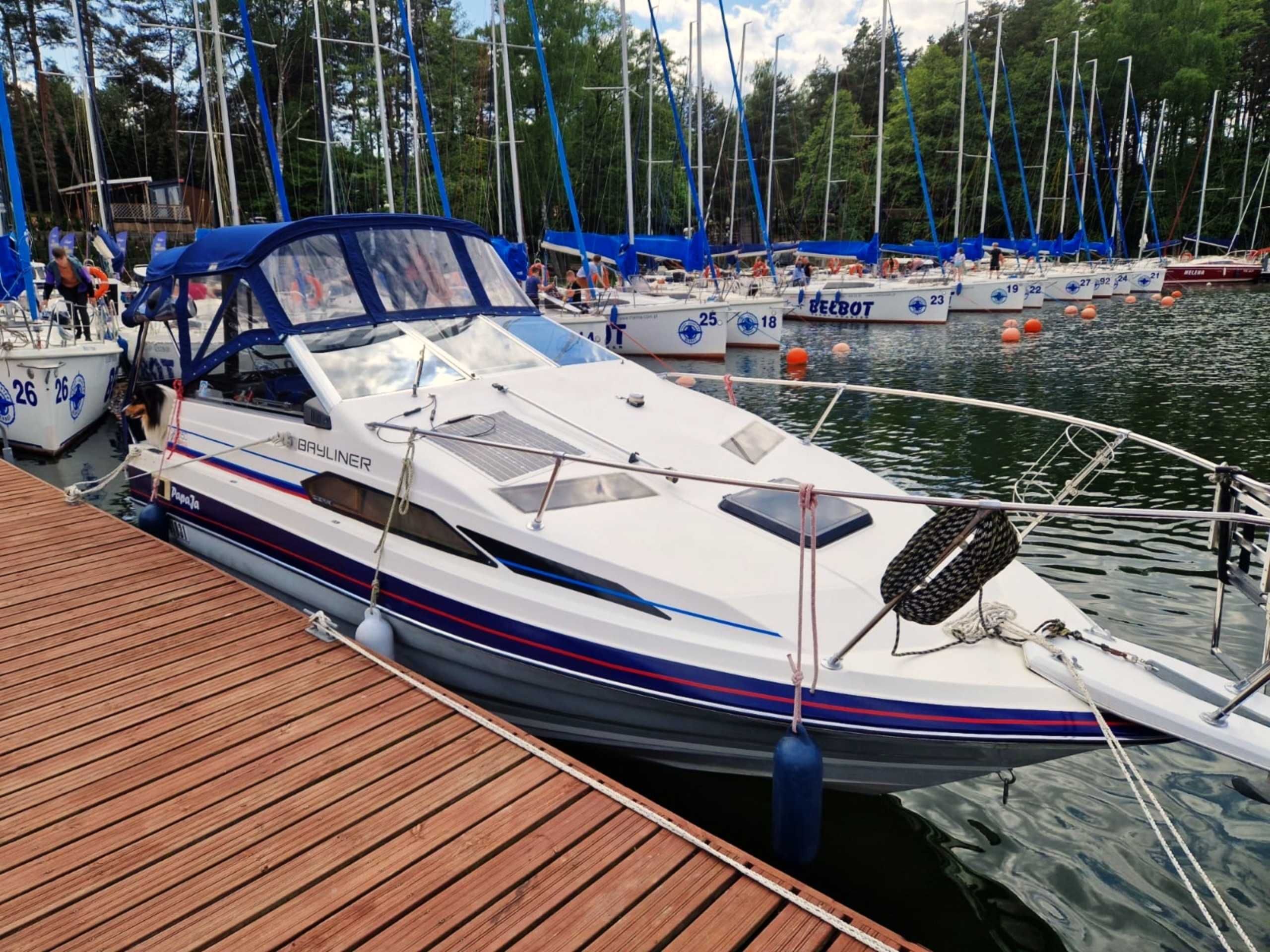 Łodź motorowa jacht Bayliner 2150CT 5.8L V8 + PRZYCZEPA