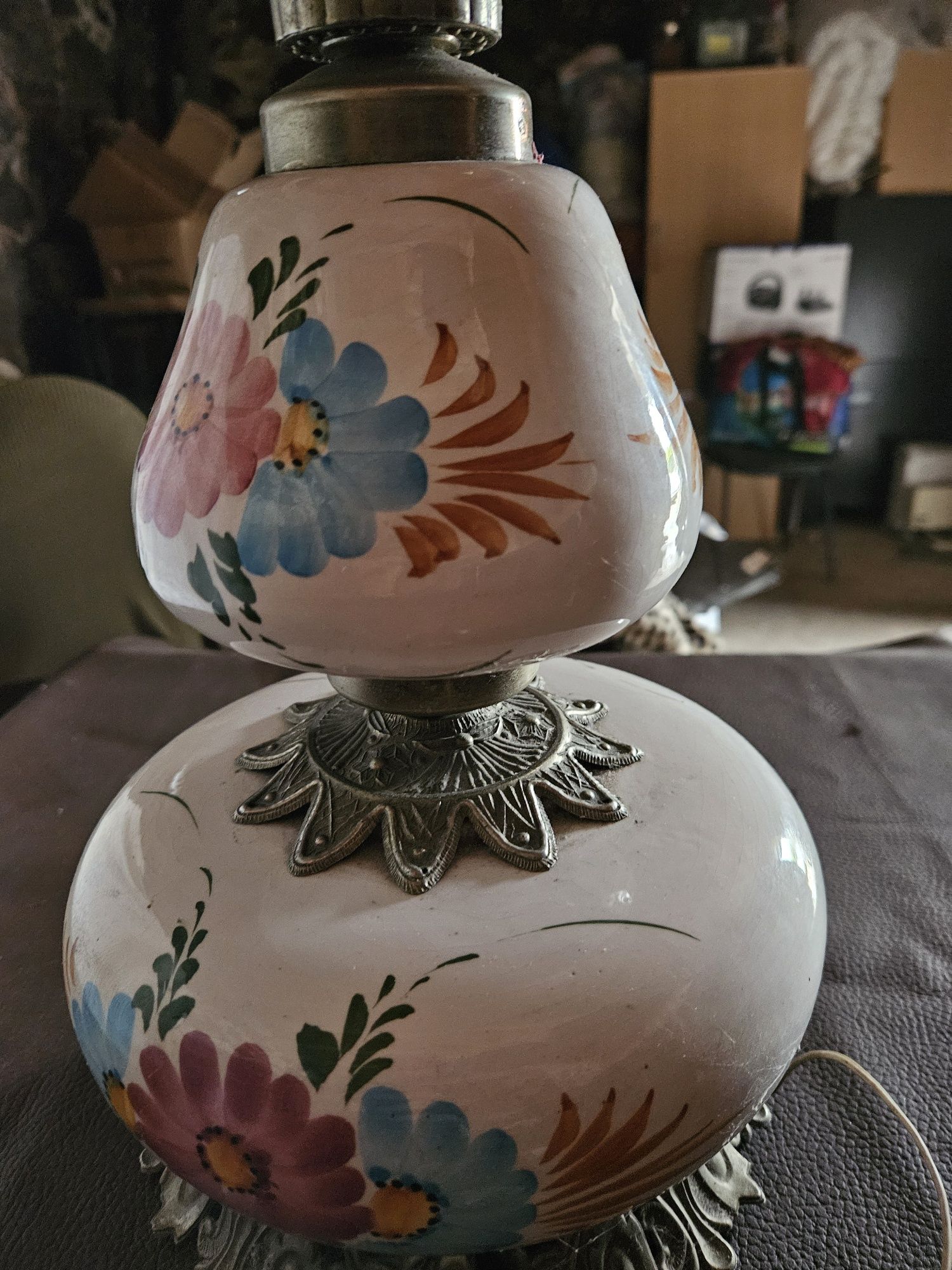 Candeeiro de mesa pintado à mão antiigo