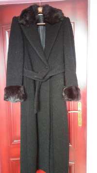 Piękny i elegancki czarny płaszcz - jak nowy - gorąco polecam!