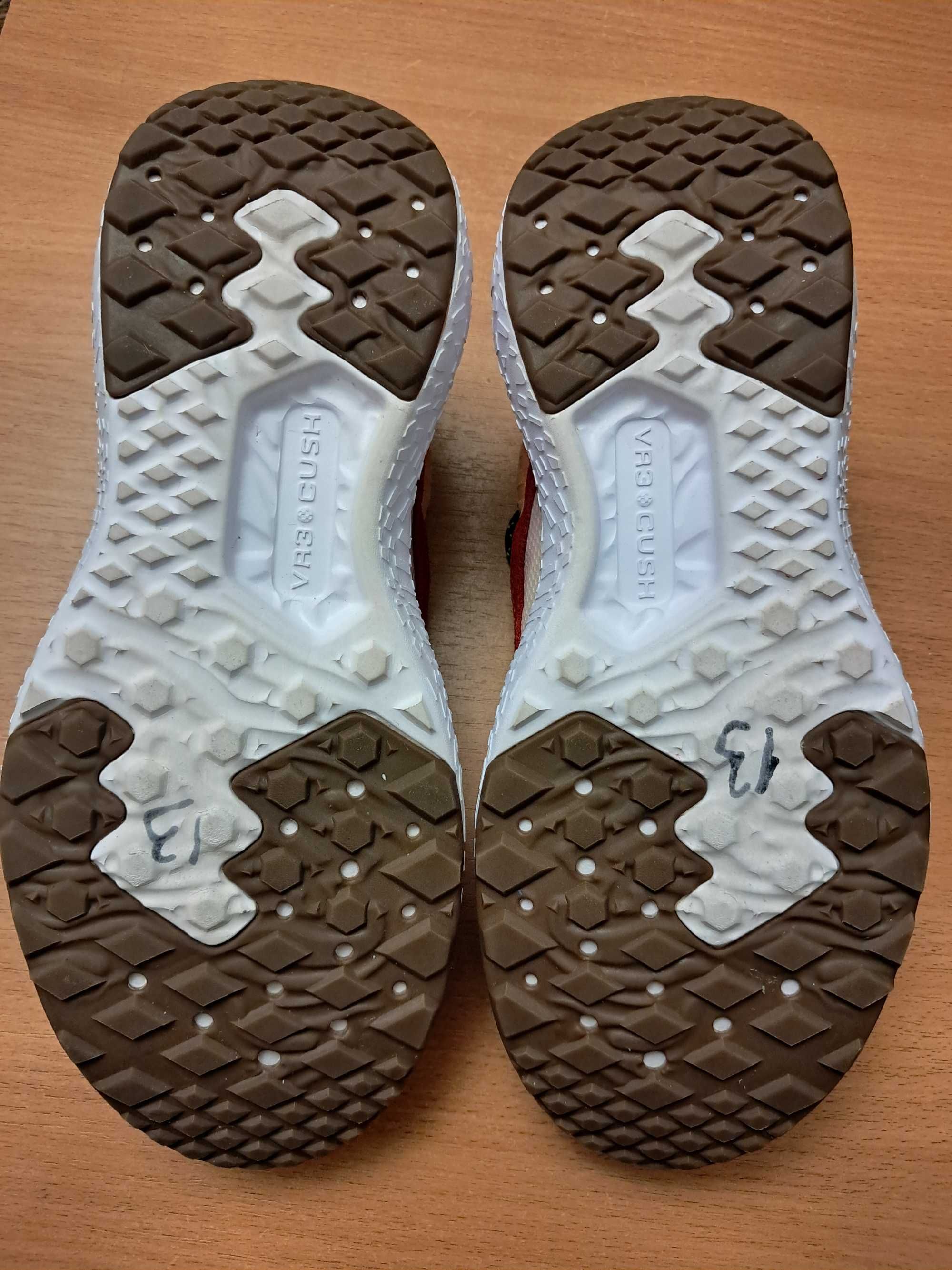 Кроссовки оригинальные  Vans размер 41 стелька 27см
