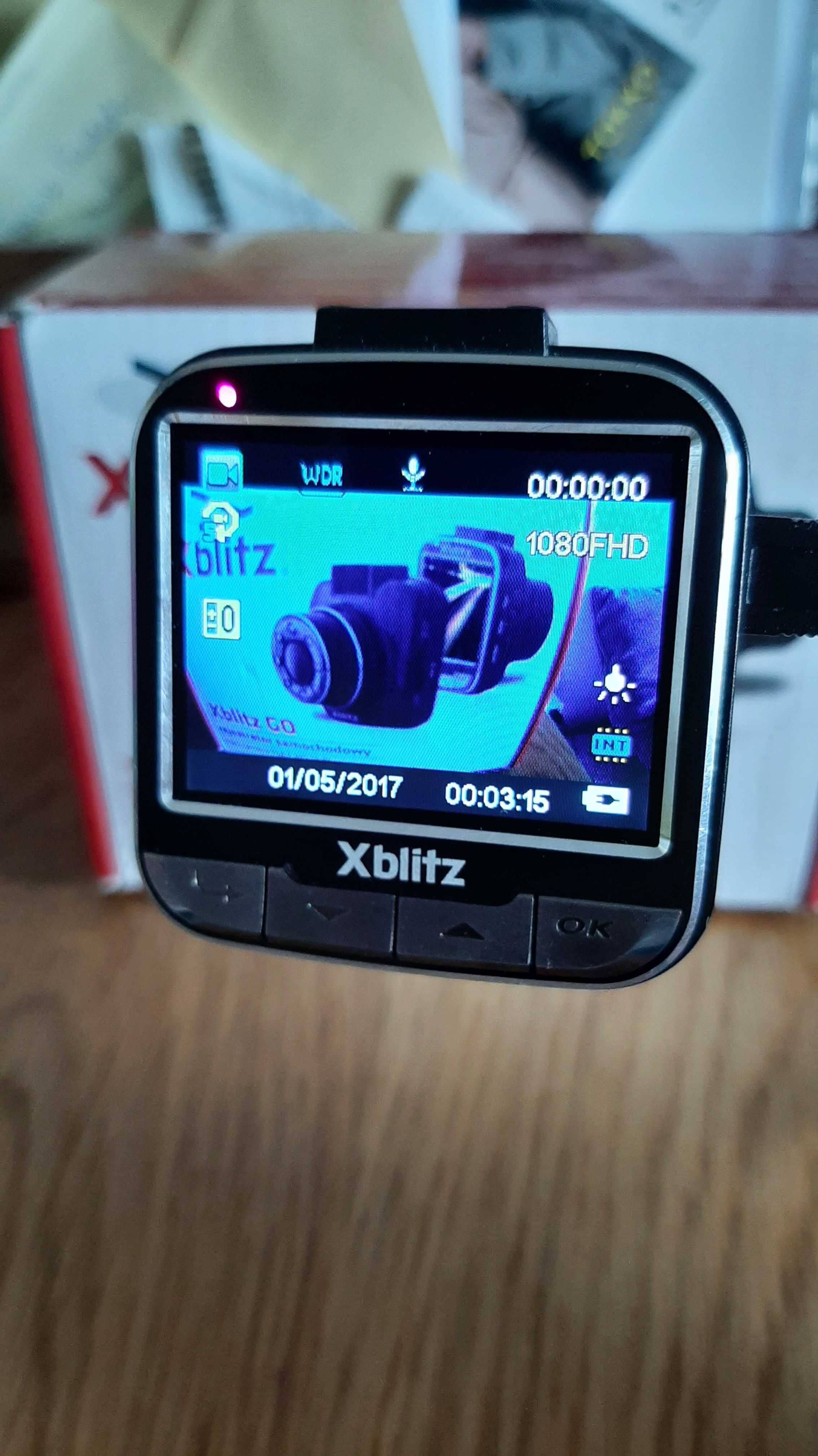 Wideorejstrator kamera samochodowa Xblitz Go
