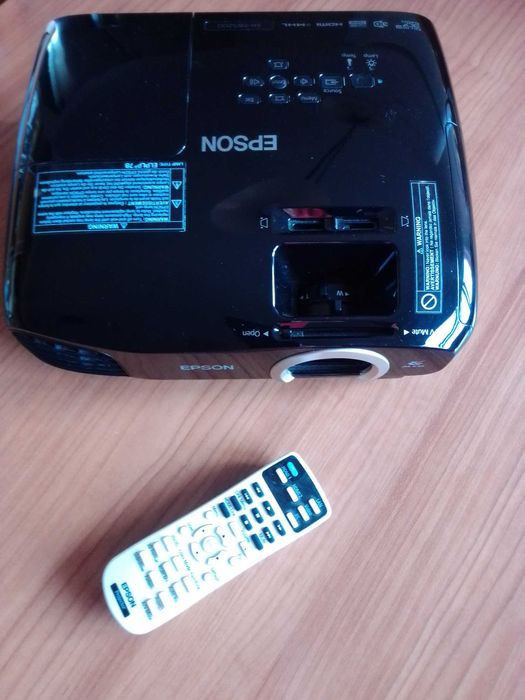 Projector Epson EH-TW5200.