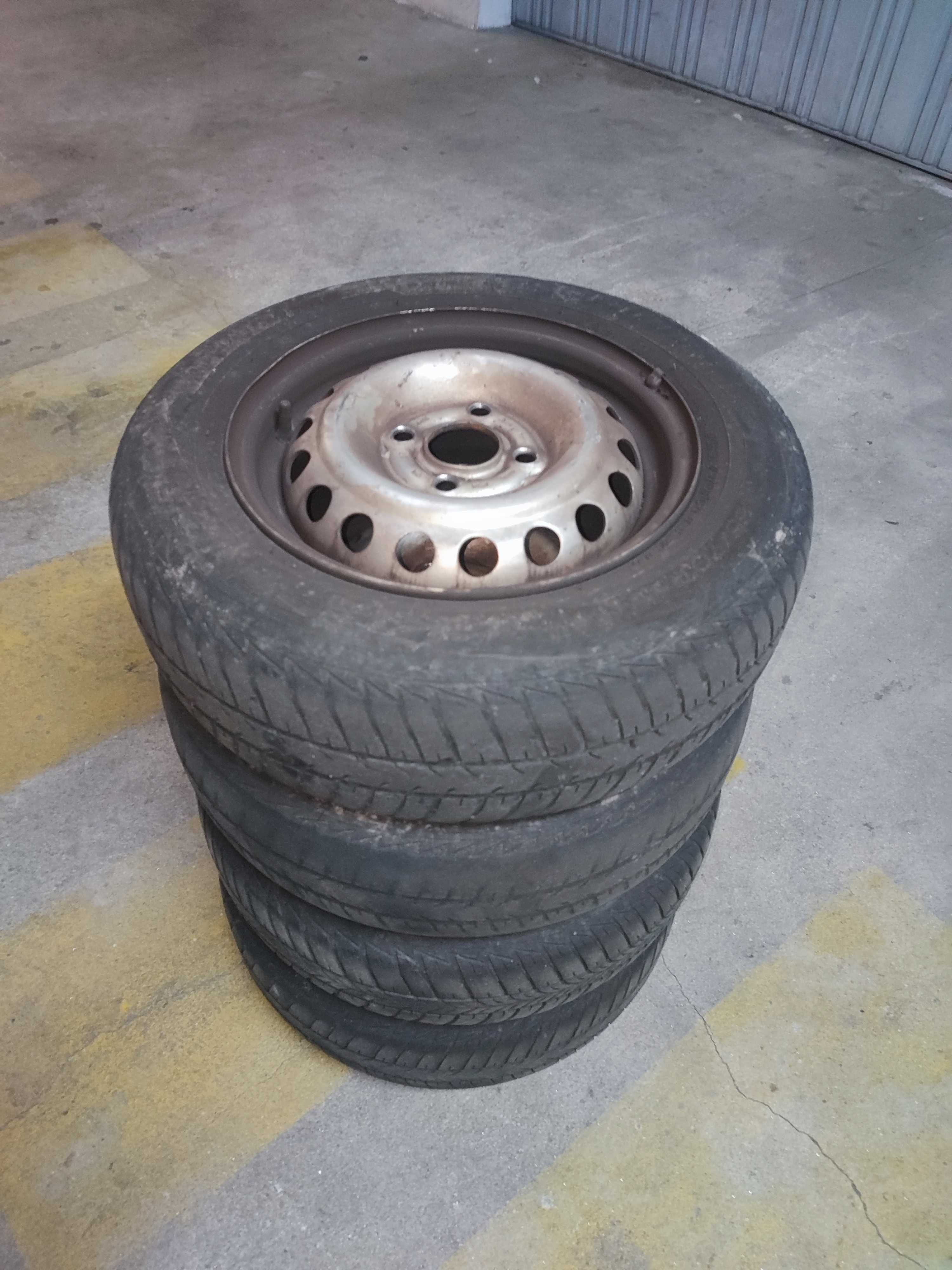 Jantes ferro com pneu Opel Corsa
