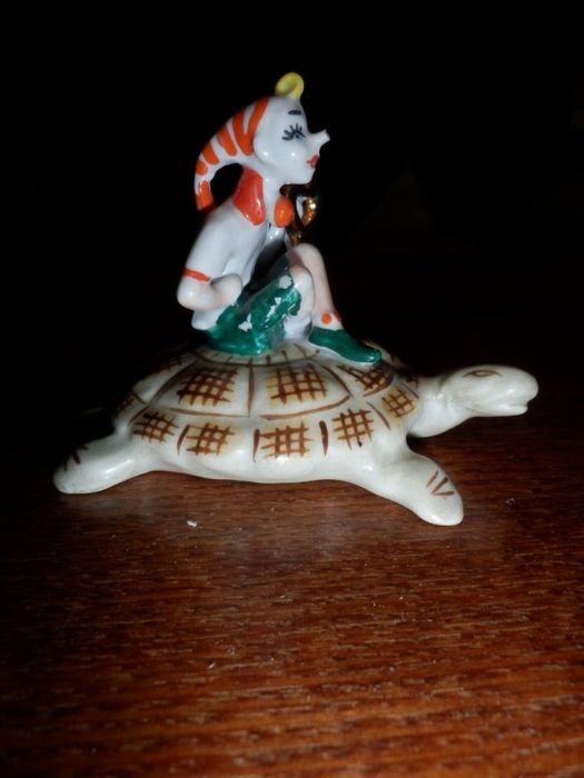 фарфоровая статуэтка Буратино на черепахе,СССР Киев