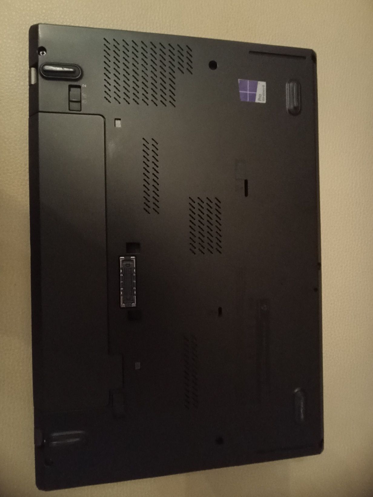 Thinkpad T440s 12 GB RAM 
Bateria com duração de