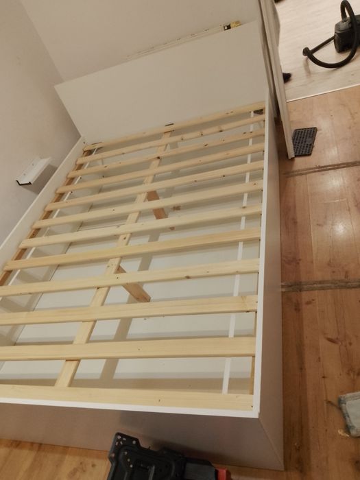 Łóżko 140x200 ze stelażem rolowanym