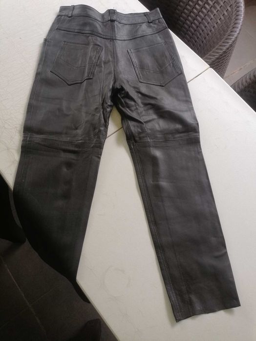 calça em pele unisexo