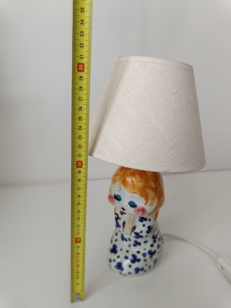 Mała lampka z ceramiczną podstawą