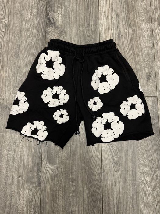 Czarno-białe spodenki denim tears zalozone 2 razy