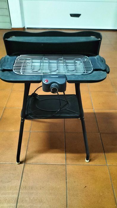 Grelhador elétrico de pé alto