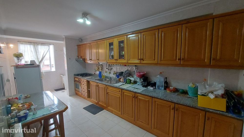 Apartamento T1 com garagem