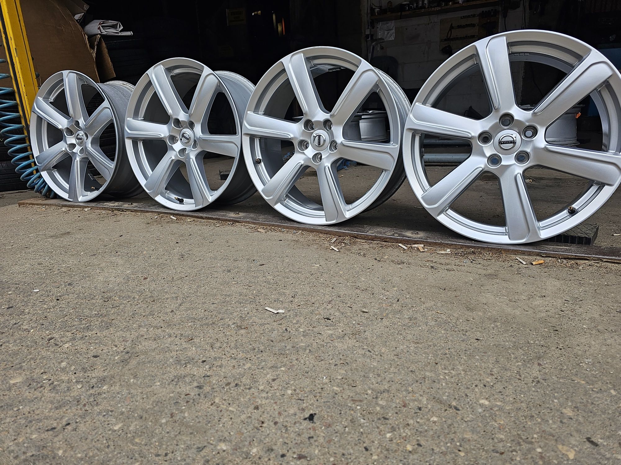 Felgi Aluminiowe Volvo XC R19 5x108 ET42.5-8J