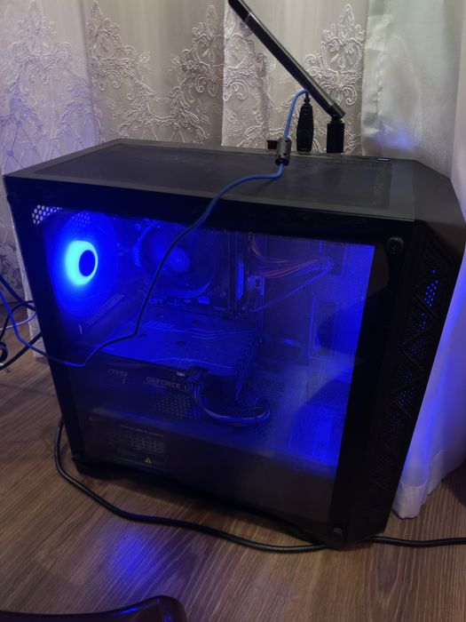 Продам ігровий сетап, монітор 180 hz, клавіатура , мікрофон та коврик