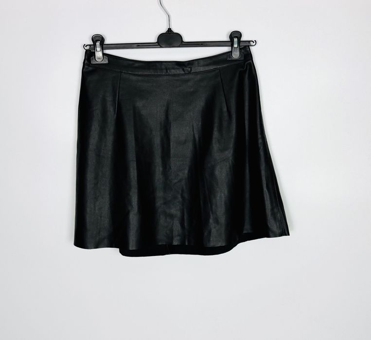 Czarna spódnica z ekoskóry L 40 VILA