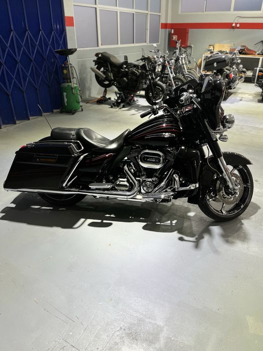 Harley Davidson CVO Street Glide 2011