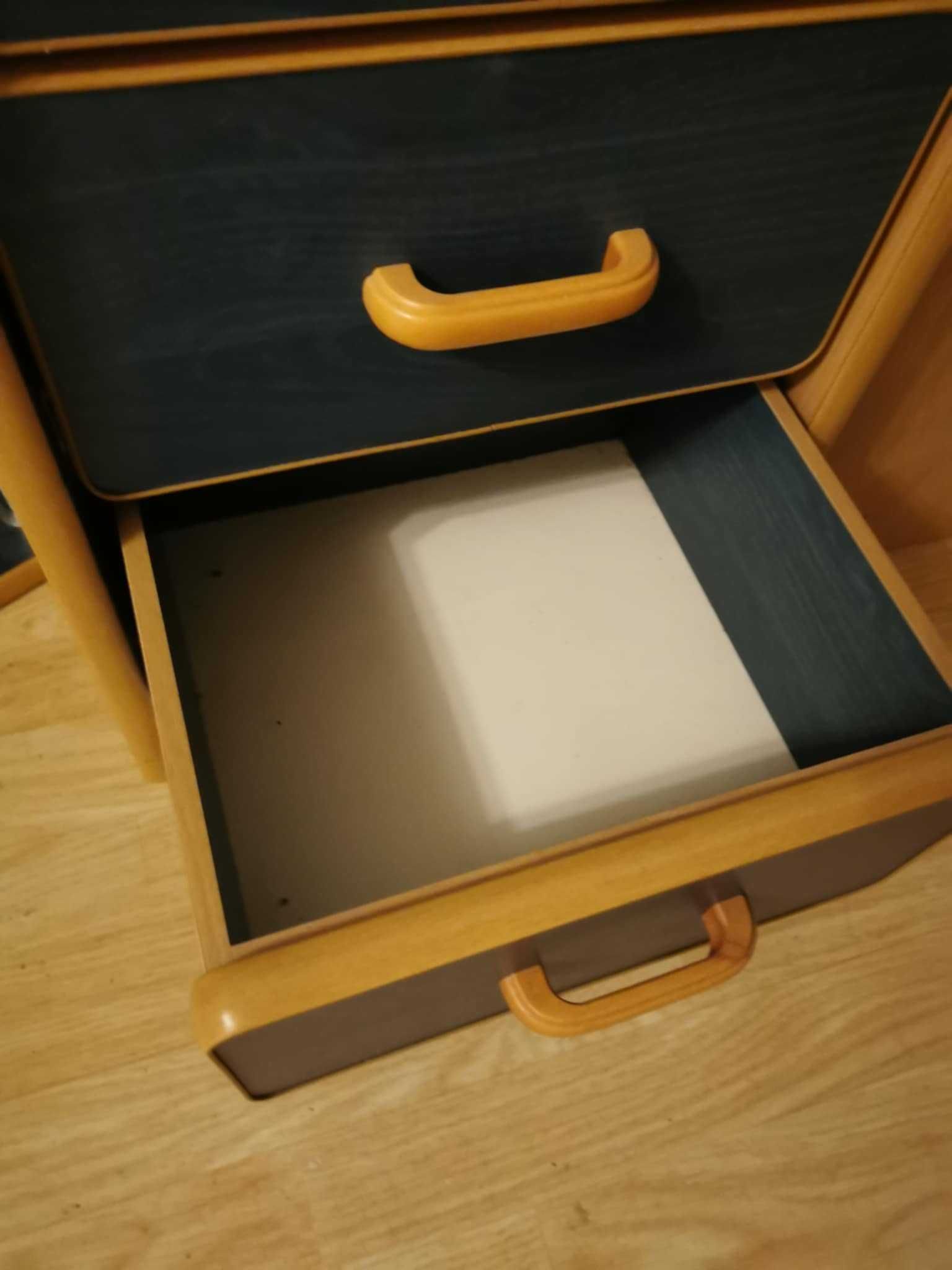 Mebloscianka  mebli.pokojowych caly segment komplet w idealnym stanie.