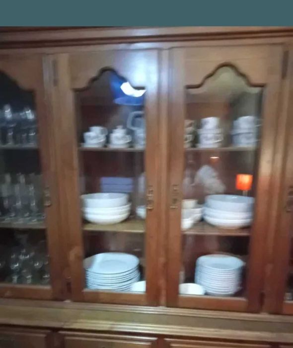 Parte superior de cristaleira em madeira