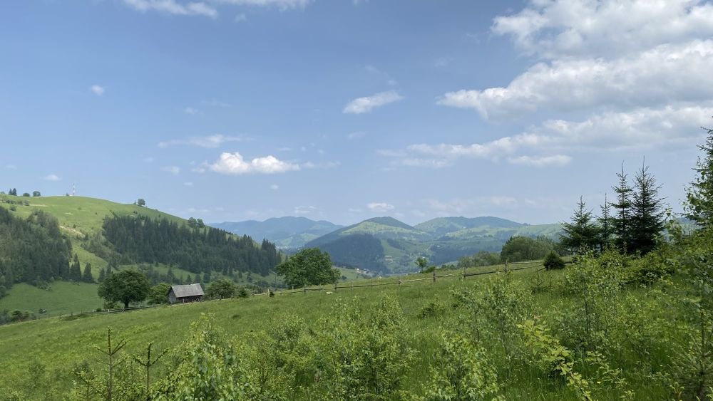 Межує з лісом, під будову і класним видом