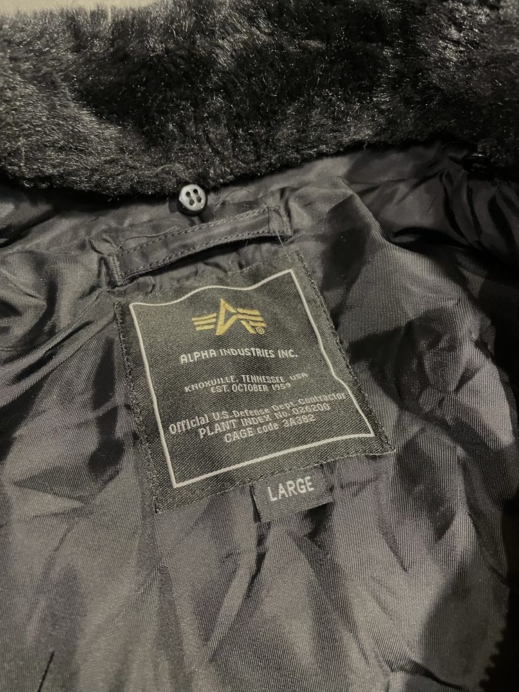 Бомбер від бренду Alpha industries