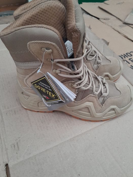 Берці LOWA різних розмірів