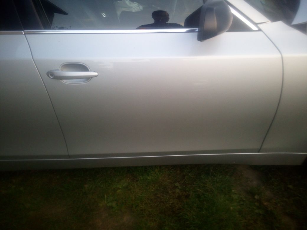 Drzwi lewe prawe tylne  przednie BMW e60 TitanSilber Metalic 354