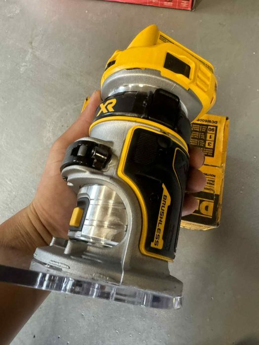 Nowa frezarka DeWalt DCW600