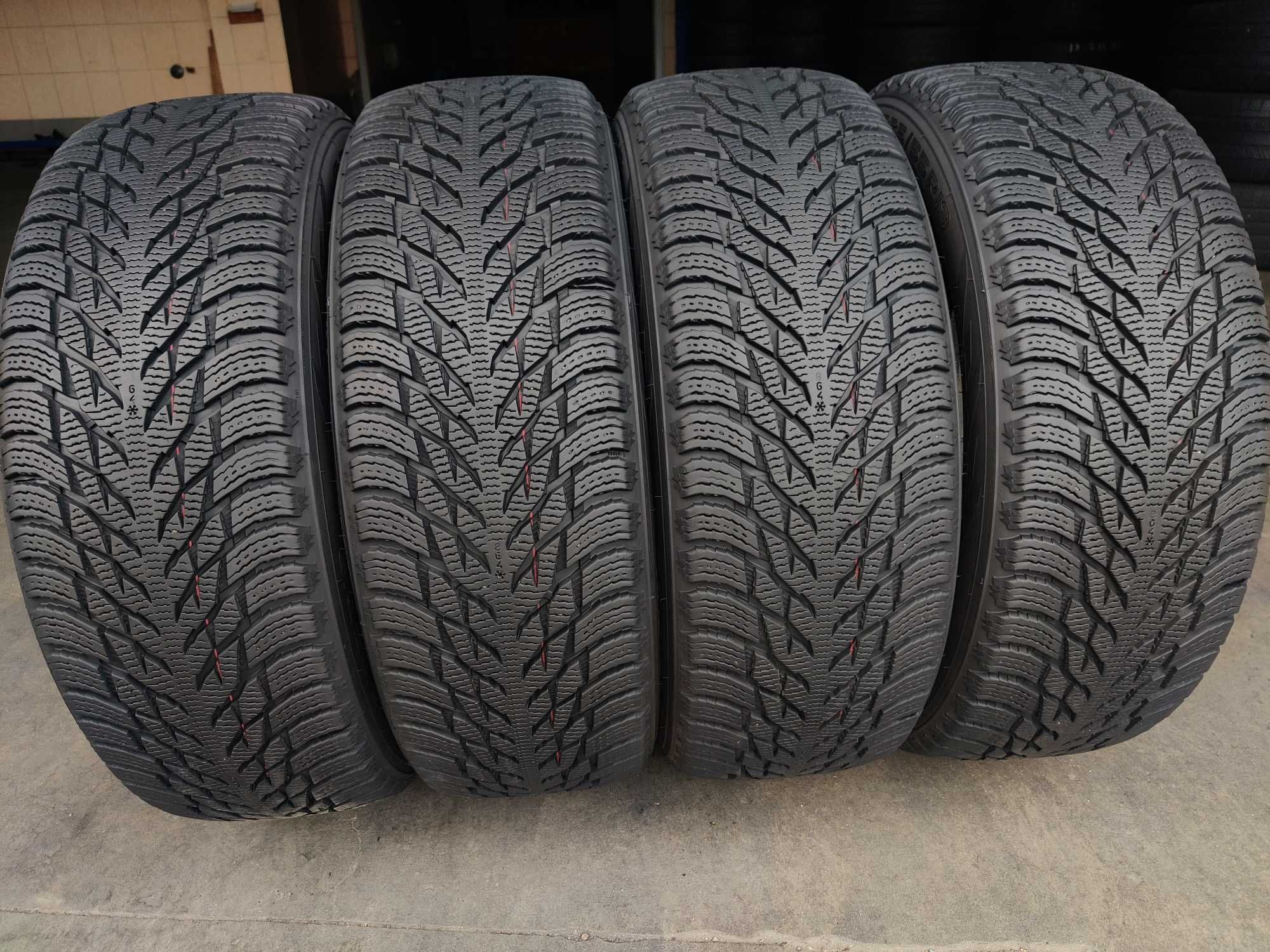 R18 235 55 шини зимові арктичні Nokian Hakkapeliitta R3 преміум клас