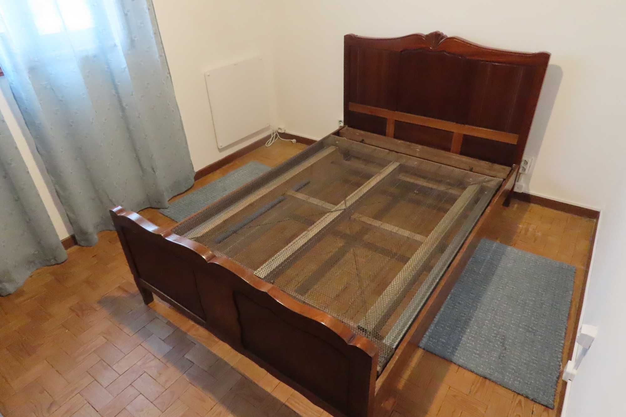Mobília clássica de quarto de casal
