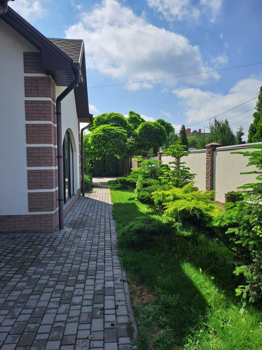 Оренда будинку з басейном новобудова