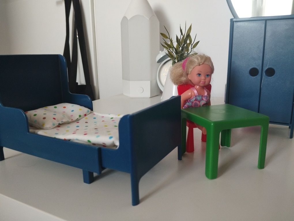 Łóżeczko barbie ,szafa , stolik ,krzeselko