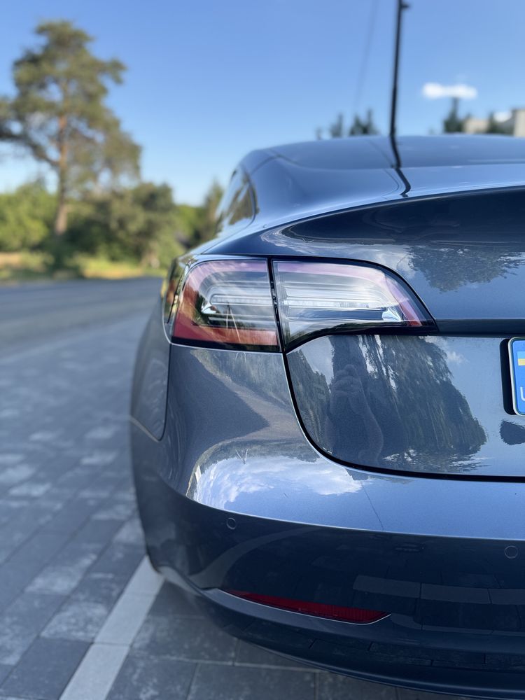 Tesla model 3 2021