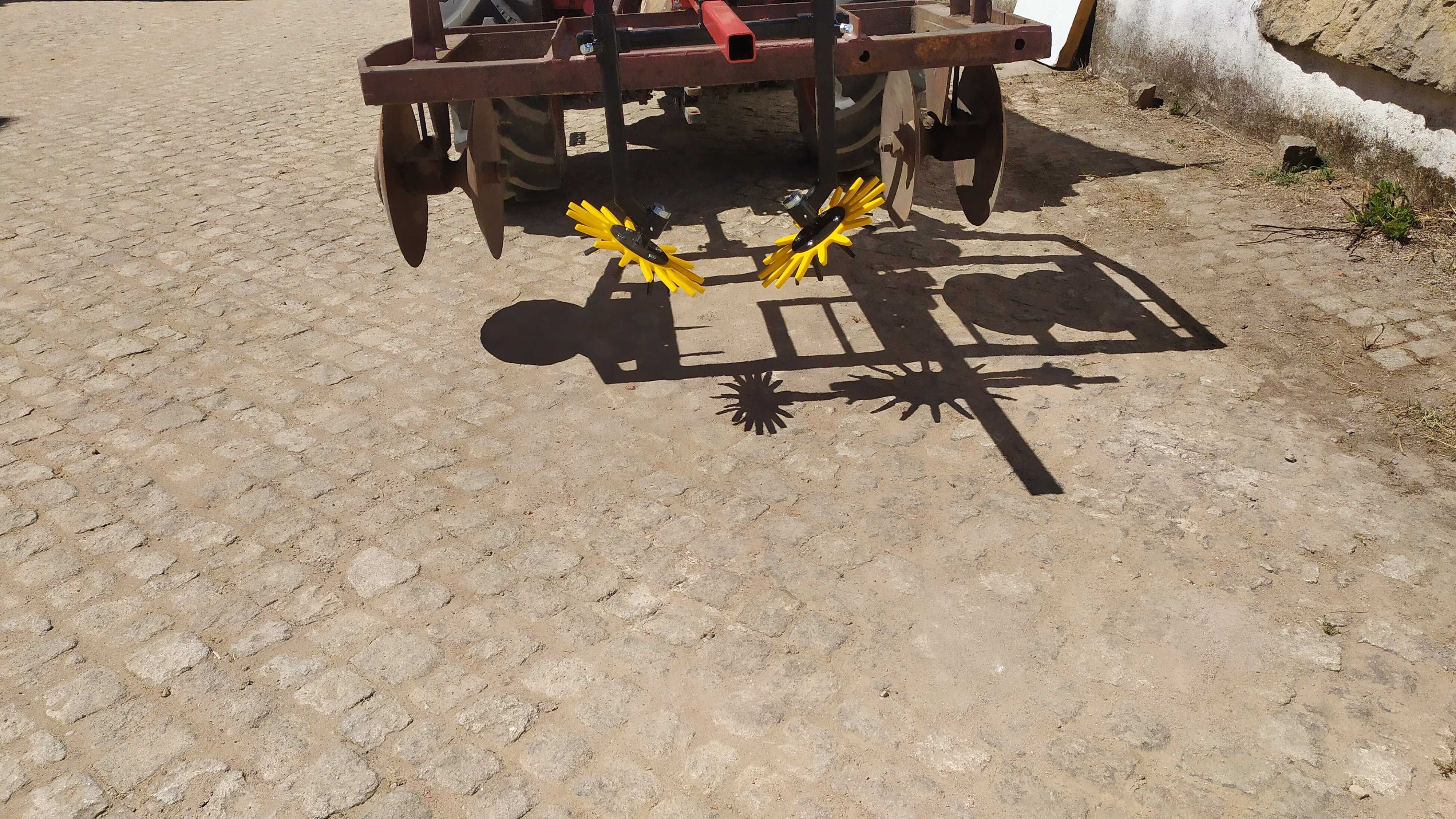 Sachador rotativo Fingerweeder -Remoção de Ervas nas Linhas -como novo