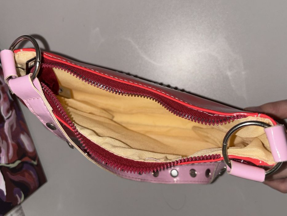 Невелика рожева сумка зі стразами