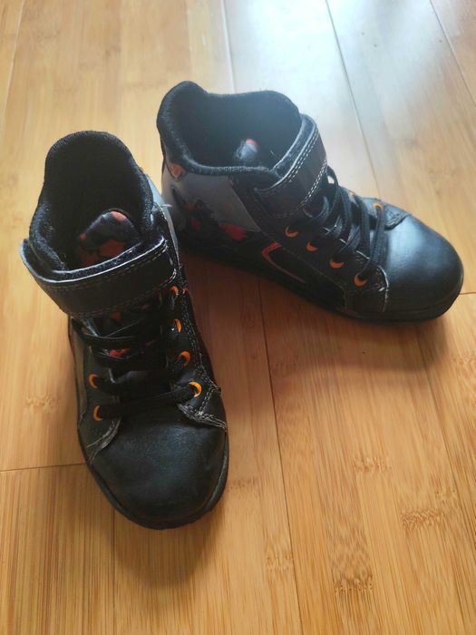 Buty jesienne Geox ze świecącą podeszwą rozmiar 29.