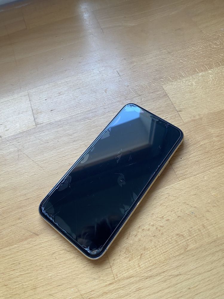 iPhone 11 Pro srebrny zbita tylnia szybka