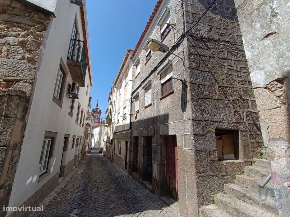 Prédio em Gouveia de 240,00 m2