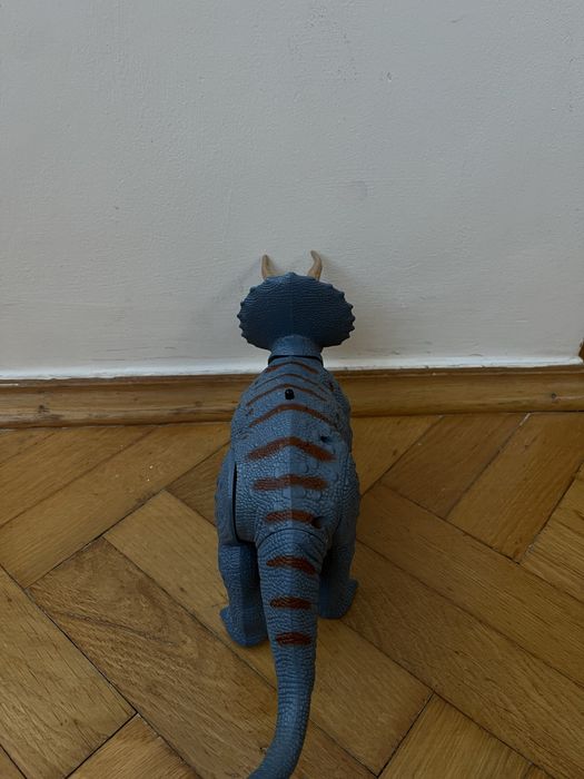 Інтерактивний динозавр на батарейках