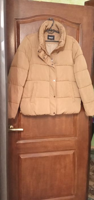 Куртка женская размер 50 состояние новой