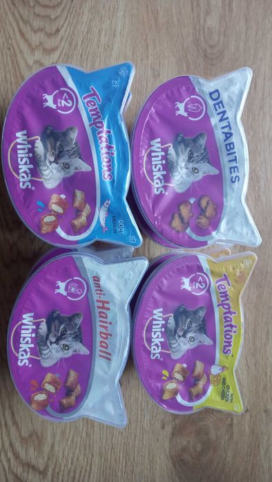 WHISKAS Dentabites Temptations Anti Hairball paszteciki łosoś kurczak