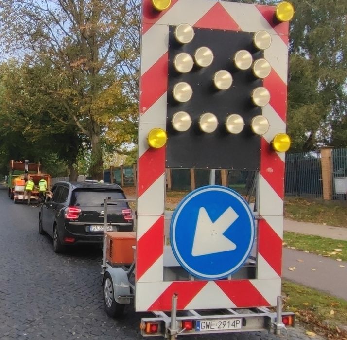 Przyczepa sygnalizacyjna kierowanie ruchem wynajem