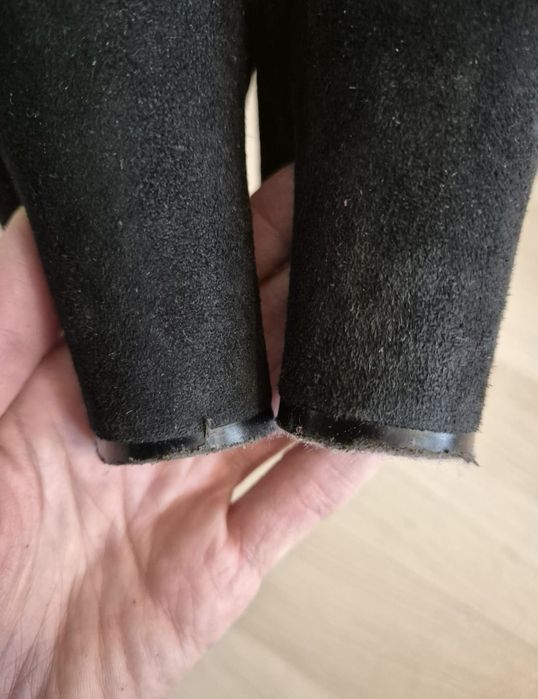 Ryłko czarne czółenka na słupku