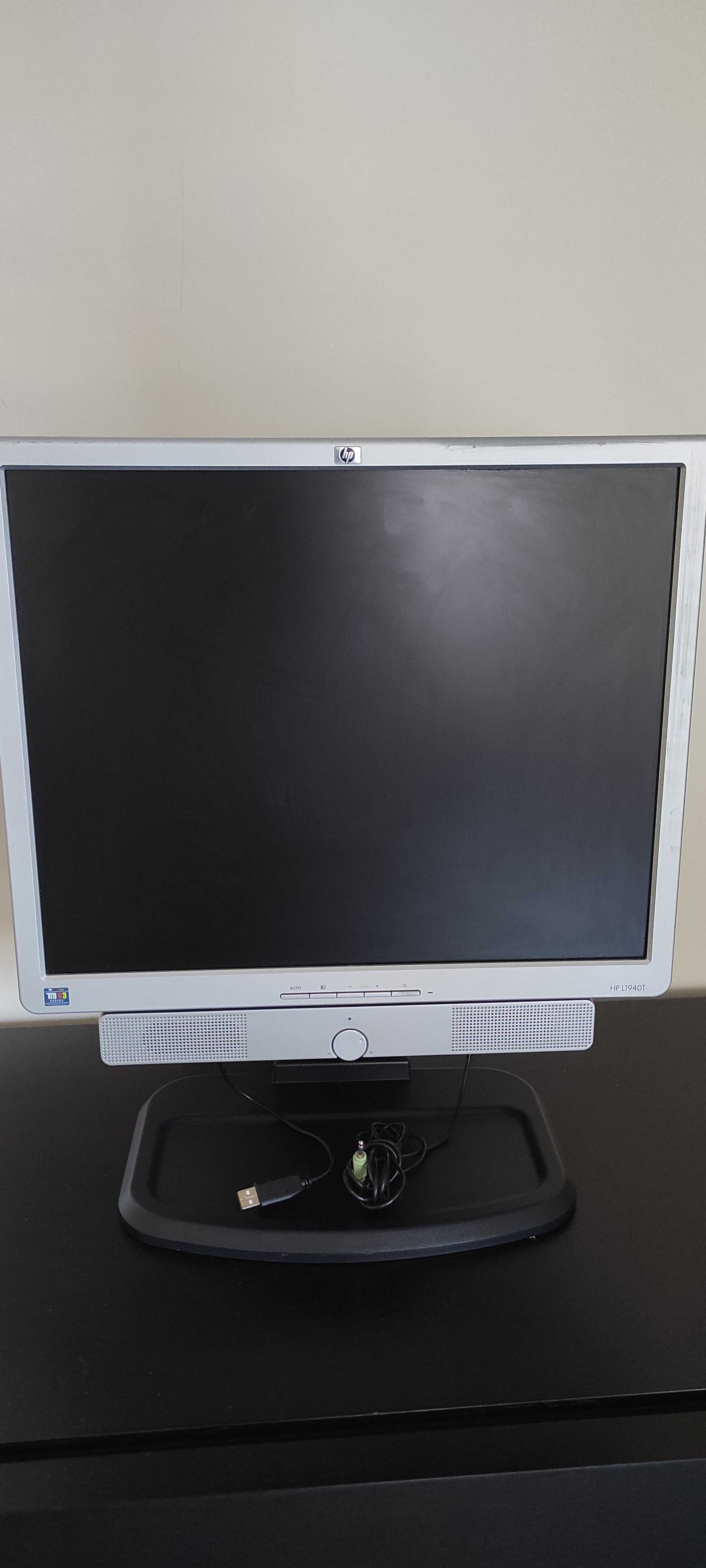 HP L1940T 19” LCD Monitor  + HP SP03A01 USB Flat Panel Speaker Bar