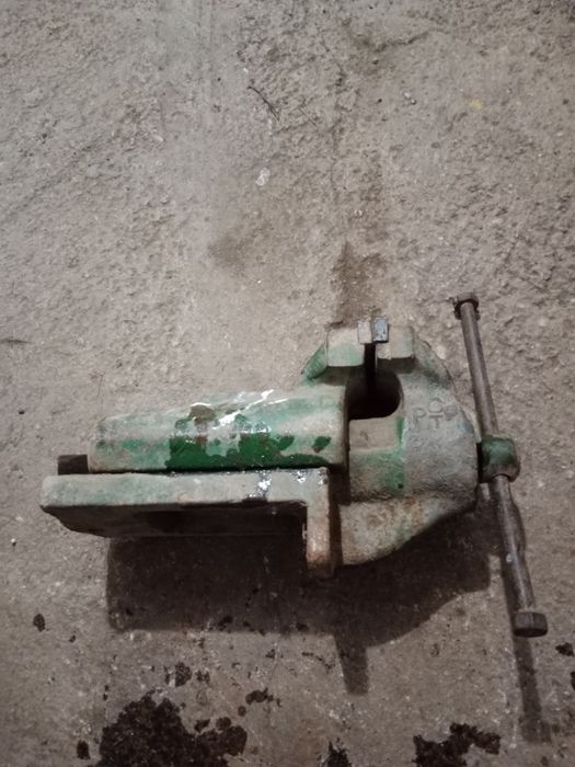 Imadło ślusarskie 100 mm z czasów PRL.