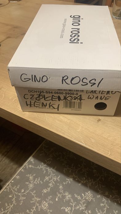 Lakierowane czółenka Gino Rossi