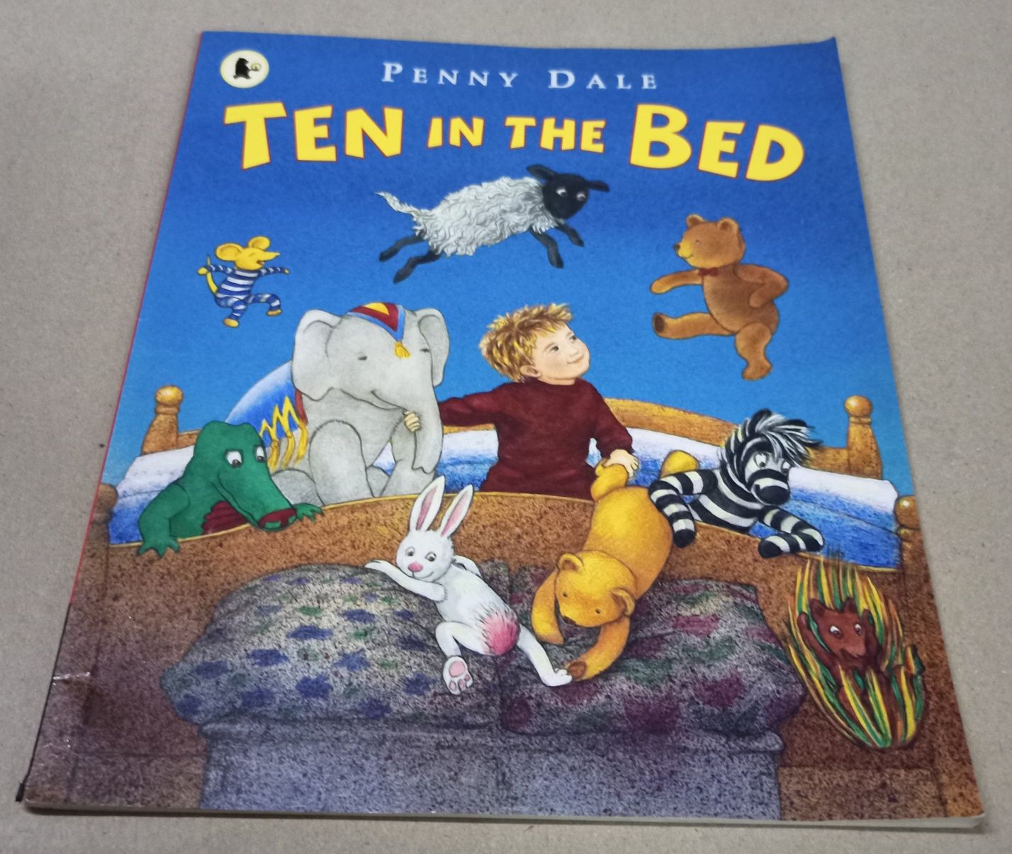 Książka do nauki języka angielskiego pt. ,, Ted in the bed "