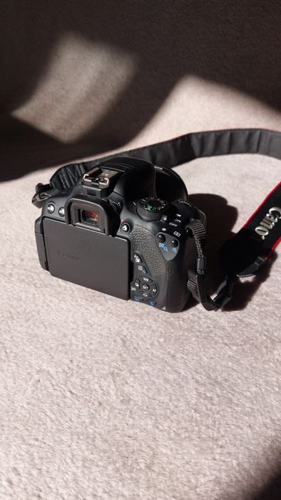 Фотоаппарат Canon 700D + сумка та 2 акумулятори в подарунок