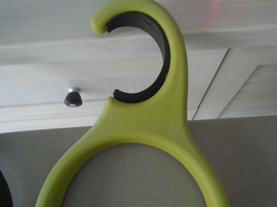 uchwyt plastikowy na doniczki średnica 15cm