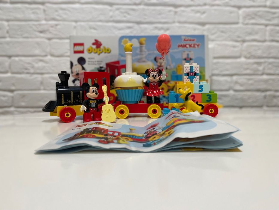 Іграшки дитячі, конструктори Lego DUPLO б/у.Паровози, мольберт, візок.