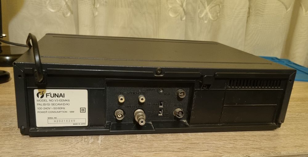 Magnetowid Funai z pilotem